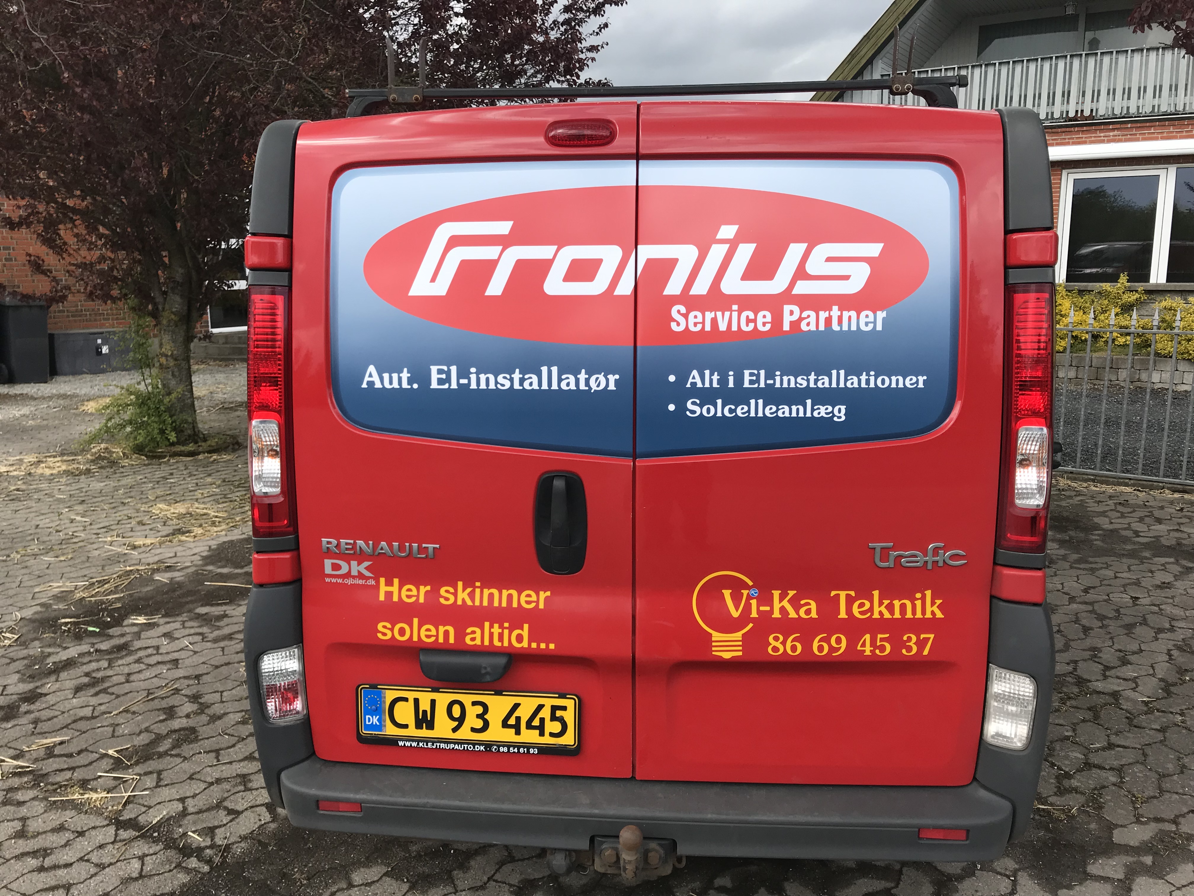 Fronius logo på bil
